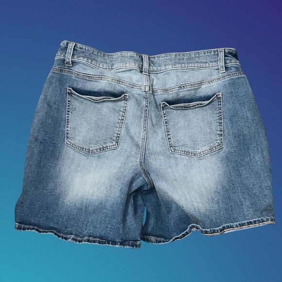 Plus Size Maurices Mid Rise Faded Denim Shorts Size 18W #36 - Picture 4 of 4